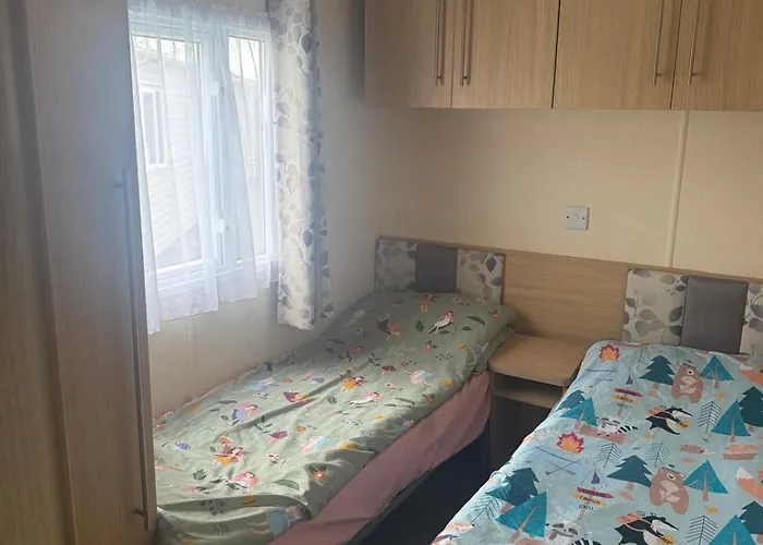 6 Bed Static Carvan Seawick Holiday Park