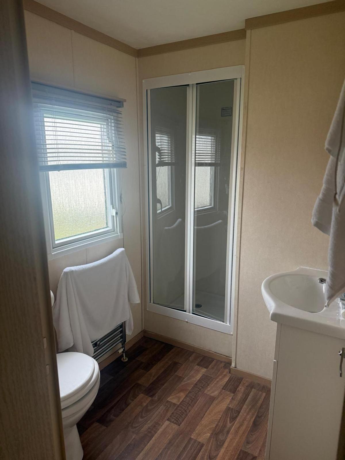 6 Bed Static Carvan Seawick Campsite *